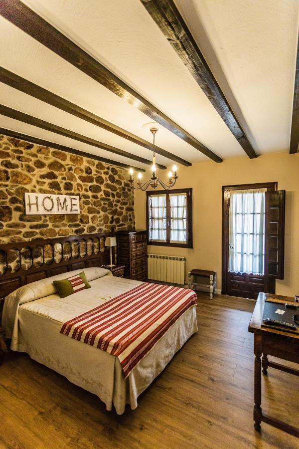 Posada Real La Montanesa Corrales De Buelna Buitenkant foto