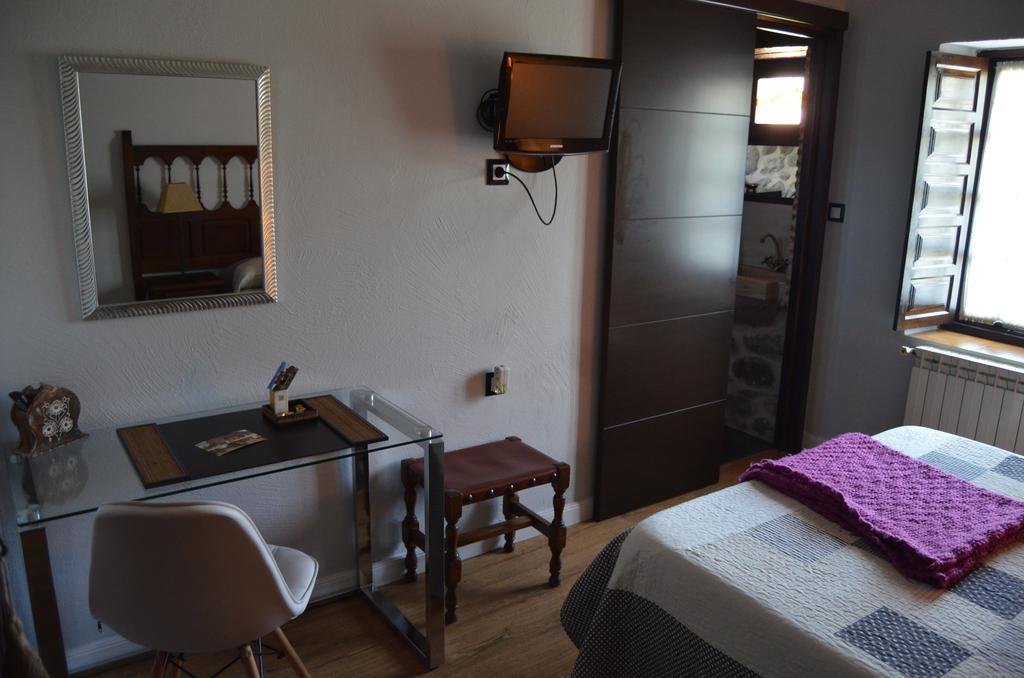 Posada Real La Montanesa Corrales De Buelna Buitenkant foto