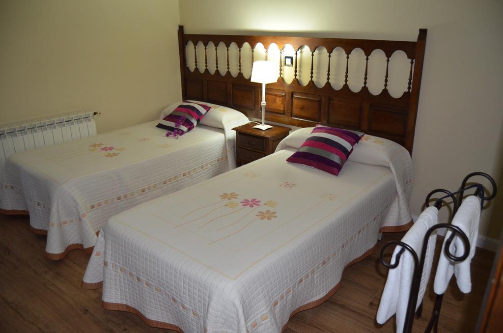 Posada Real La Montanesa Corrales De Buelna Buitenkant foto